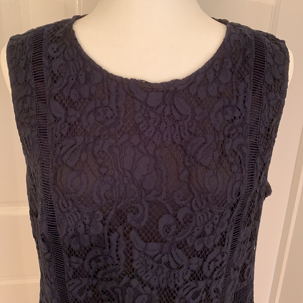 EUC. Banana republic lace dress - Picture 2 of 7